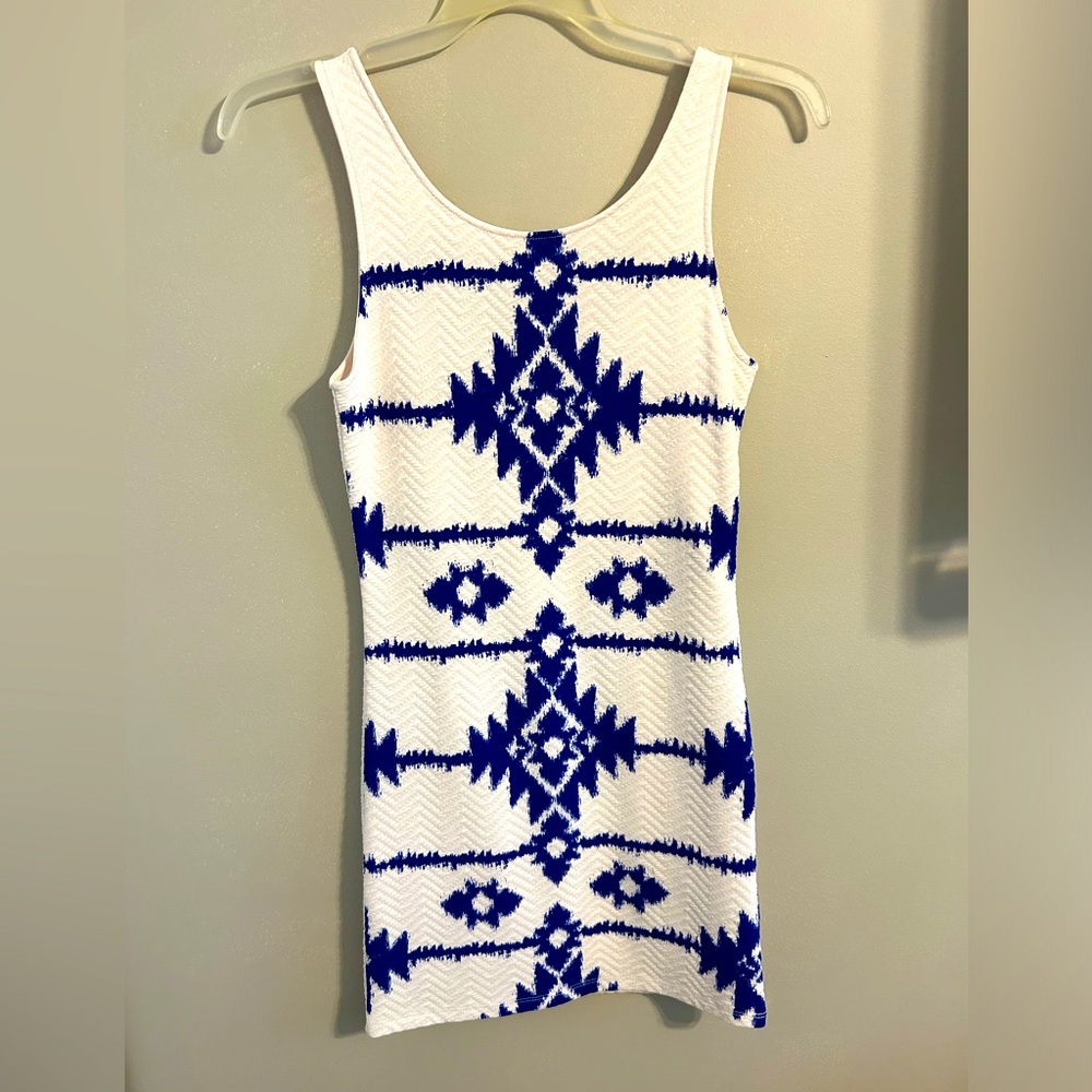 ✨ Joe Boxer White and Blue Patterned Sleeveless Dress